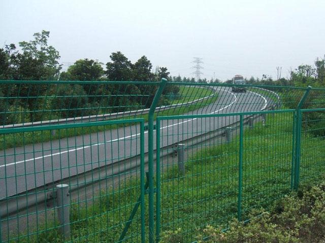 公路護(hù)欄網(wǎng)
