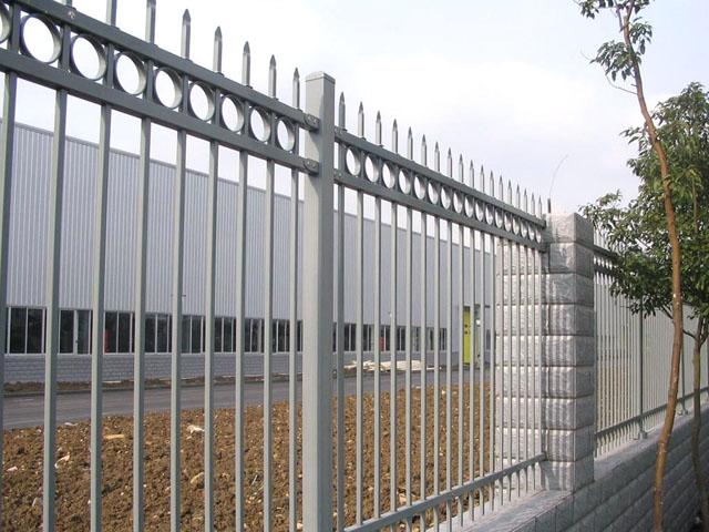 山東鋅鋼護欄