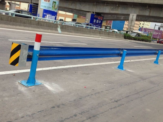 白山分隔帶護欄板
